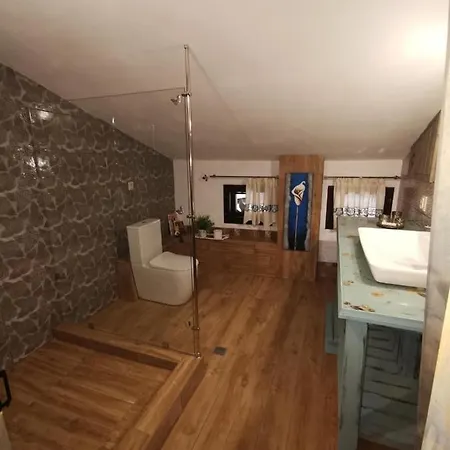 The House דירה *