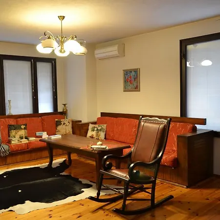 The House סמוליאן