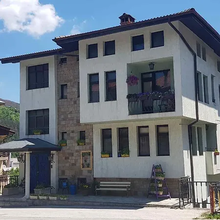 The House דירה
