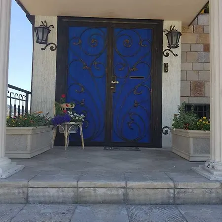 The House דירה